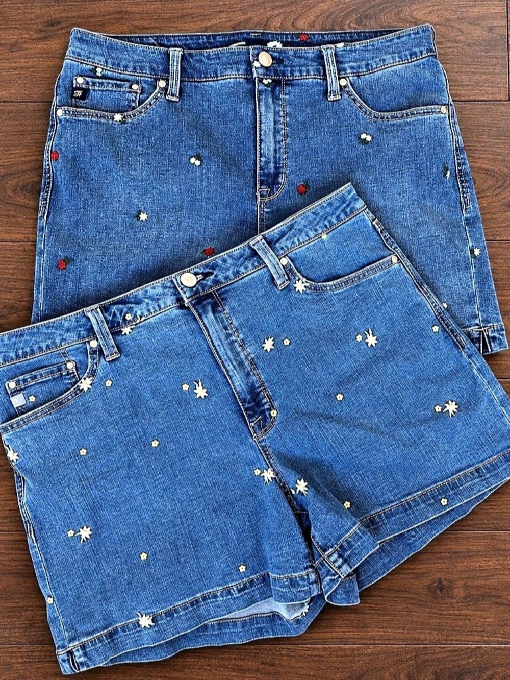 Seven7 Embroidered Floral Jean Shorts - Size 14